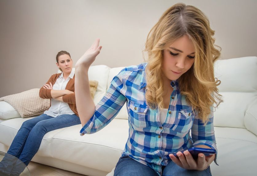 More and more teens are ignoring parents because of smart phones