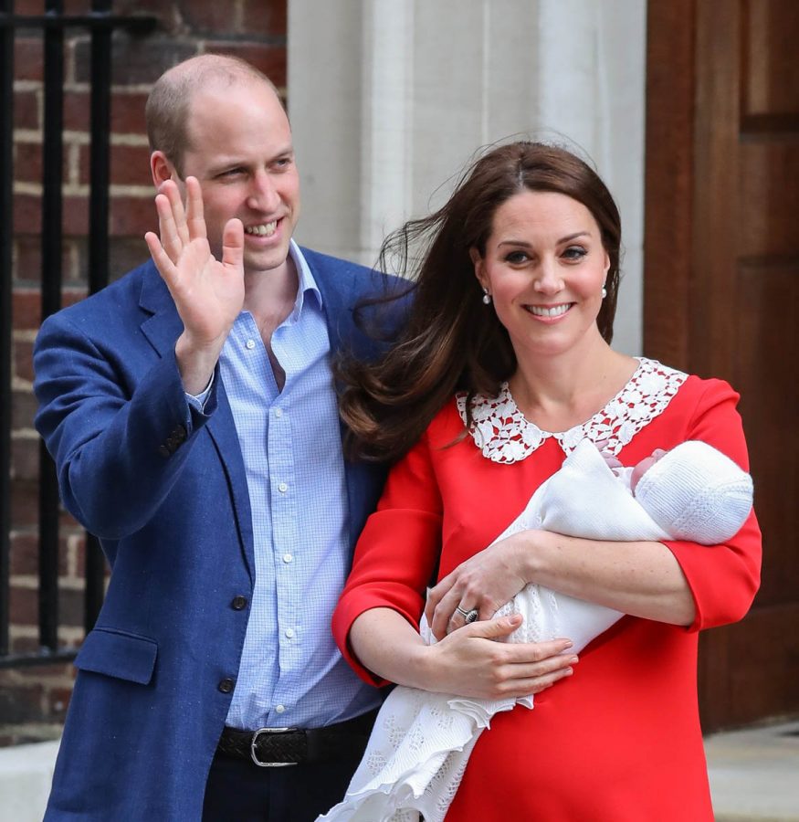 Princess+Kate+and+Prince+William+greet+the+public+just+hours+after+giving+birth+to+His+Royal+Highness+Louis+Arthur+Charles.