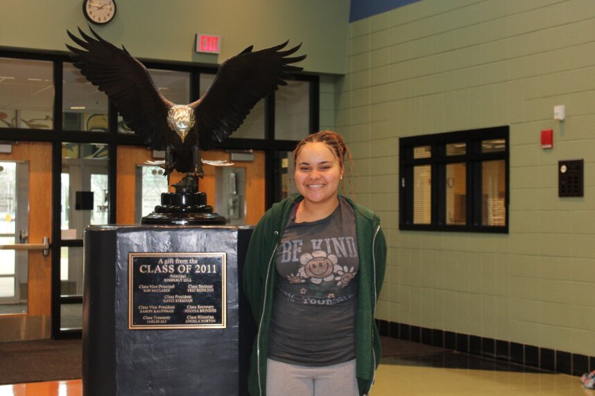 Farah posing by the eagle statue